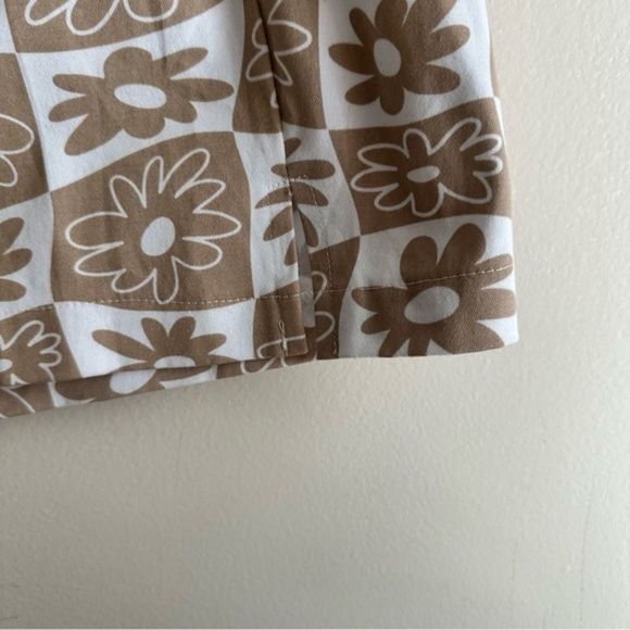 Love on a Hanger • Mod Floral Mini Skirt - Picture 3 of 7